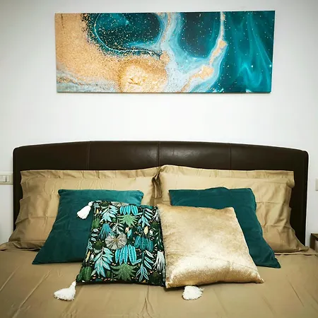 Spacious Near Metro Loreto דירה *