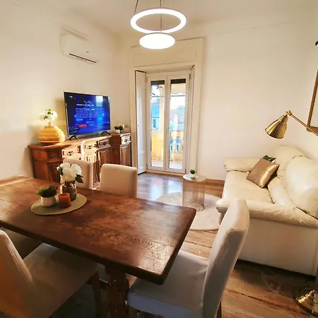 Spacious Near Metro Loreto דירה