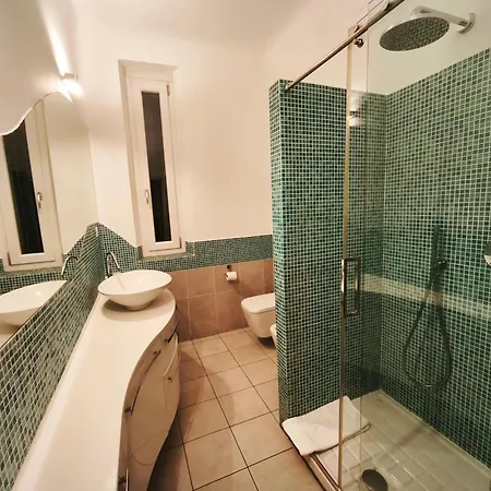 Spacious Near Metro Loreto דירה *