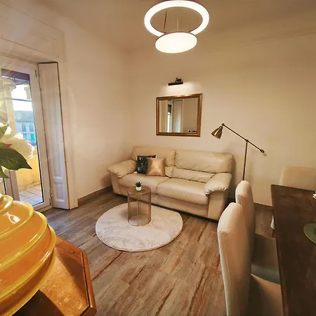 Spacious Near Metro Loreto דירה *