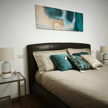 Spacious Near Metro Loreto דירה מילאנו