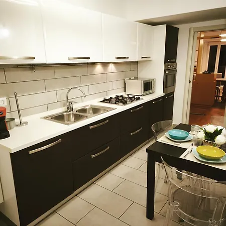 Spacious Near Metro Loreto דירה מילאנו