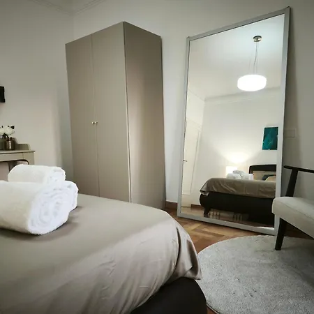 Spacious Near Metro Loreto דירה *