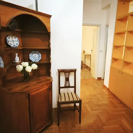 Spacious Near Metro Loreto Milão