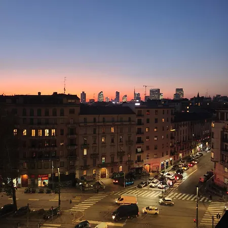 Spacious Near Metro Loreto Apartamento Milão